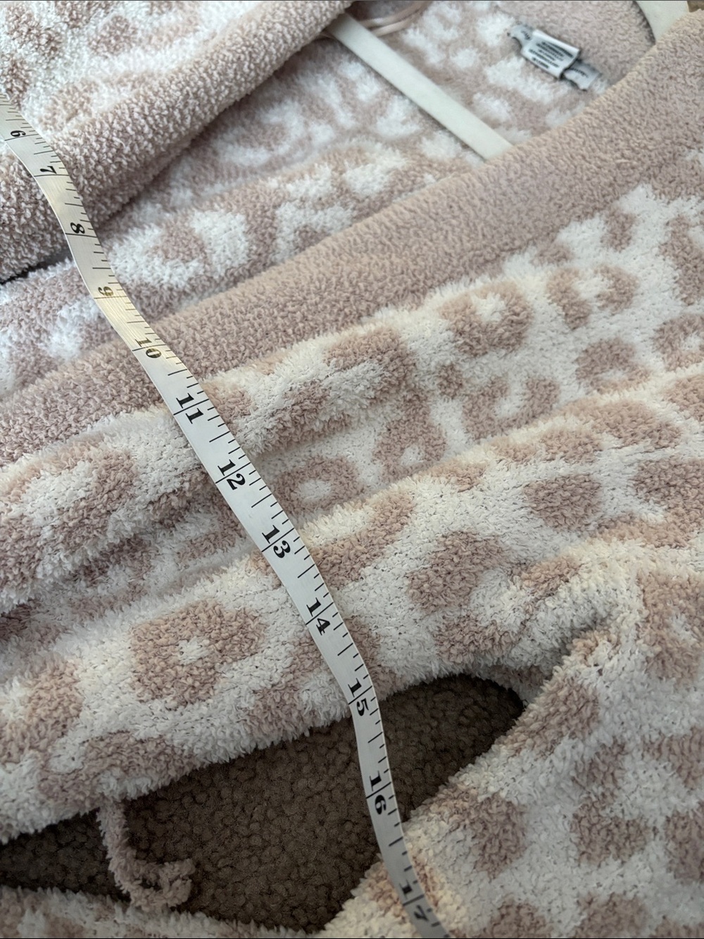 Cupcakes and Cashmere Cozy Beige Leopard Print Robe size XS - Picture 4 of 6